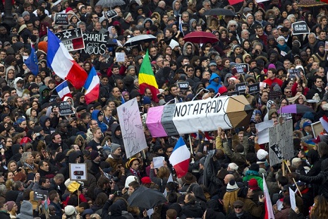 Paris attacks: Hollande to hold security meeting